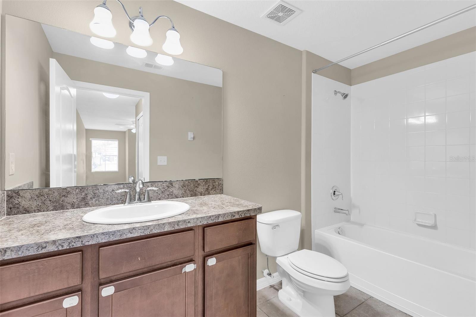 AMBERLEE TWNHMS - Residential