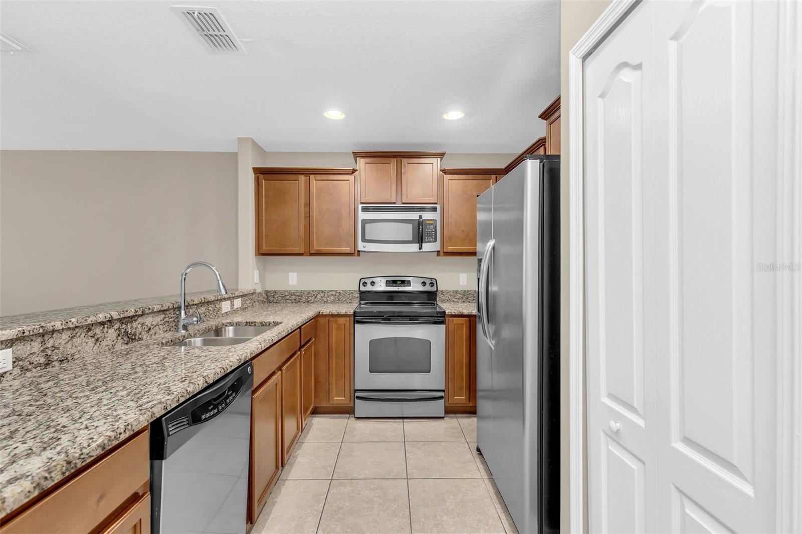 AMBERLEE TWNHMS - Residential