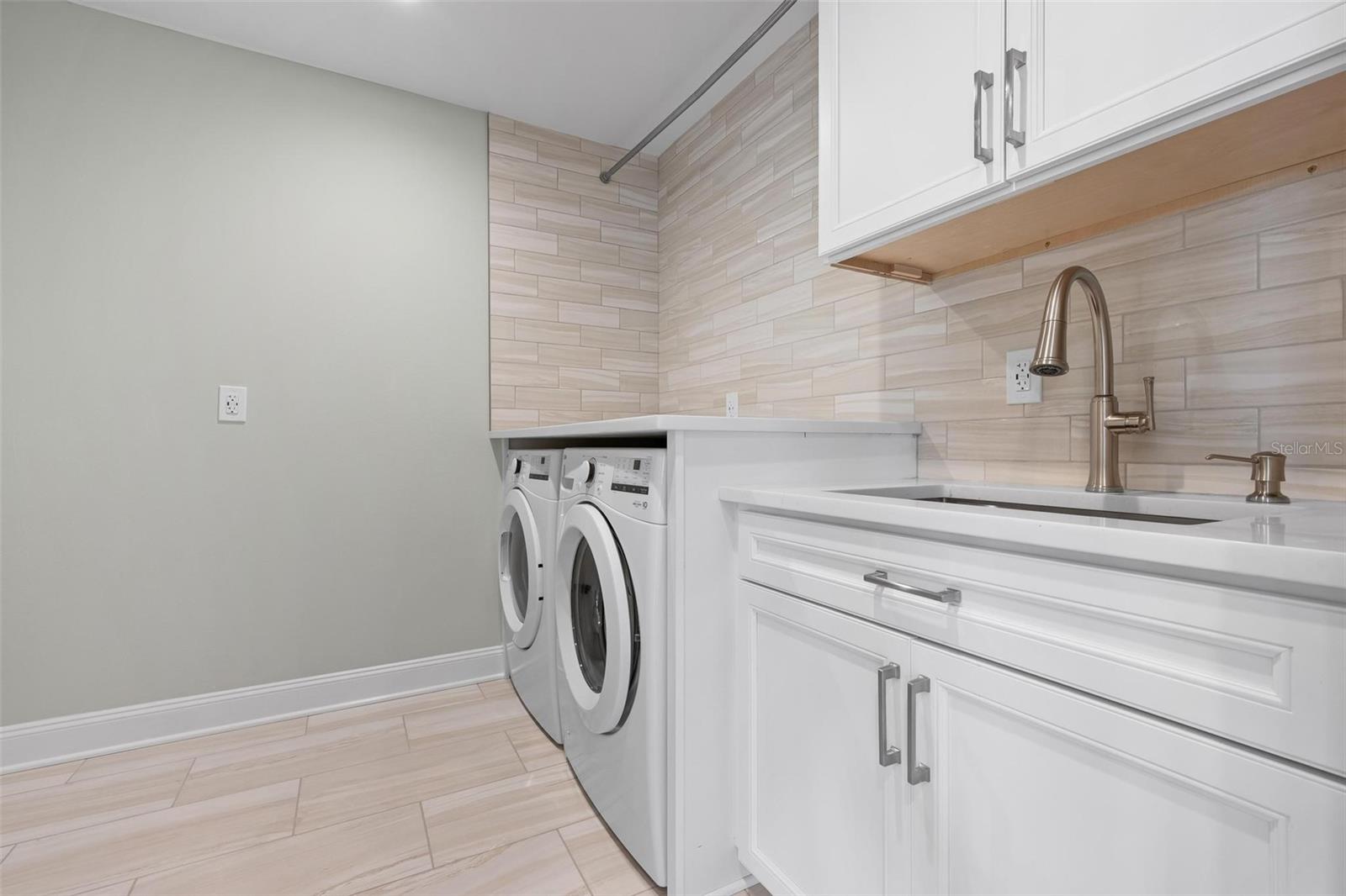 JACARANDA COUNTRY CLUB WEST VILLAGE - Residential