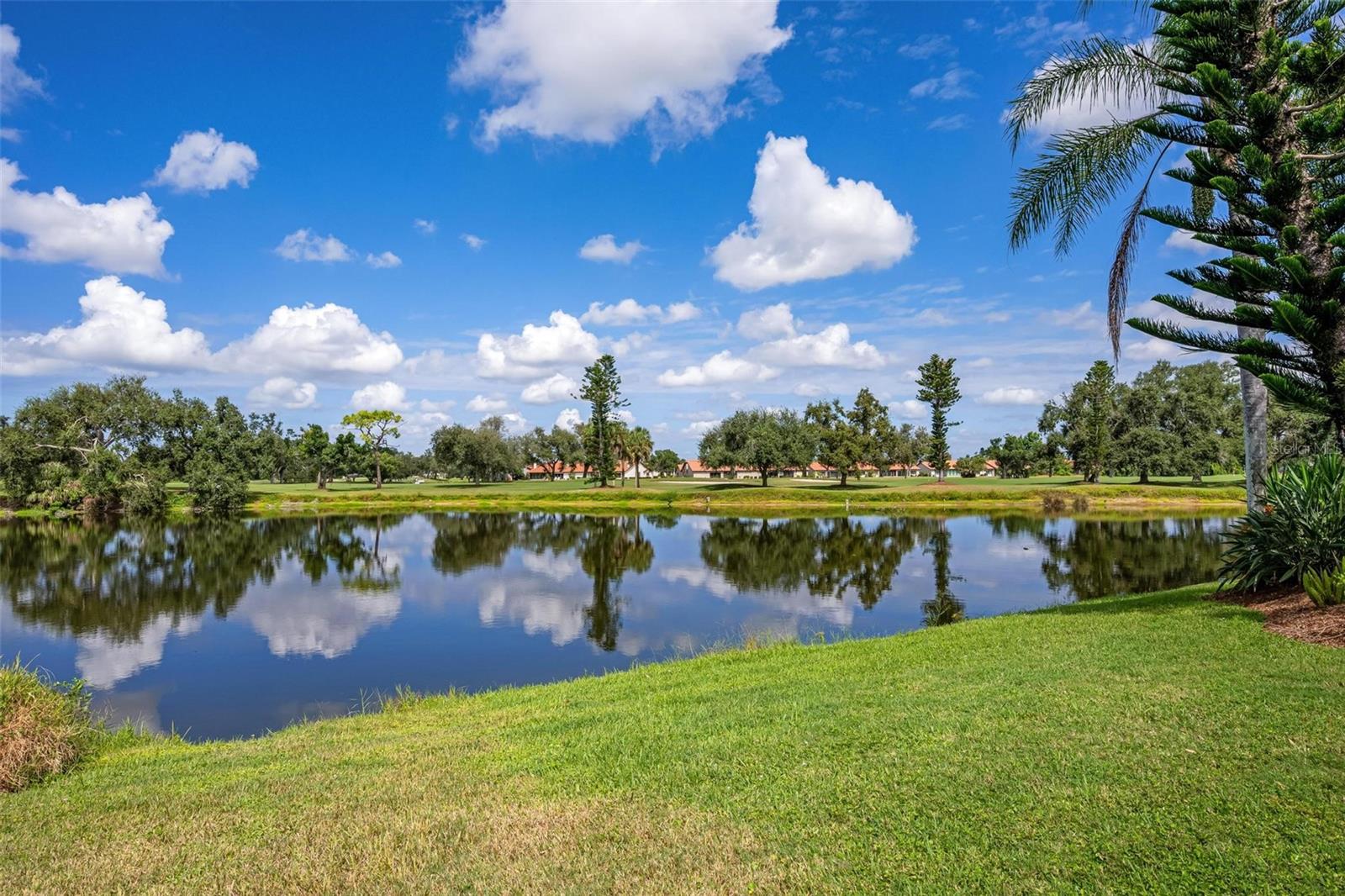 JACARANDA COUNTRY CLUB WEST VILLAGE - Residential
