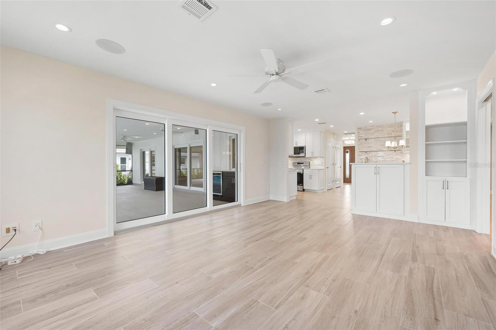 JACARANDA COUNTRY CLUB WEST VILLAGE - Residential