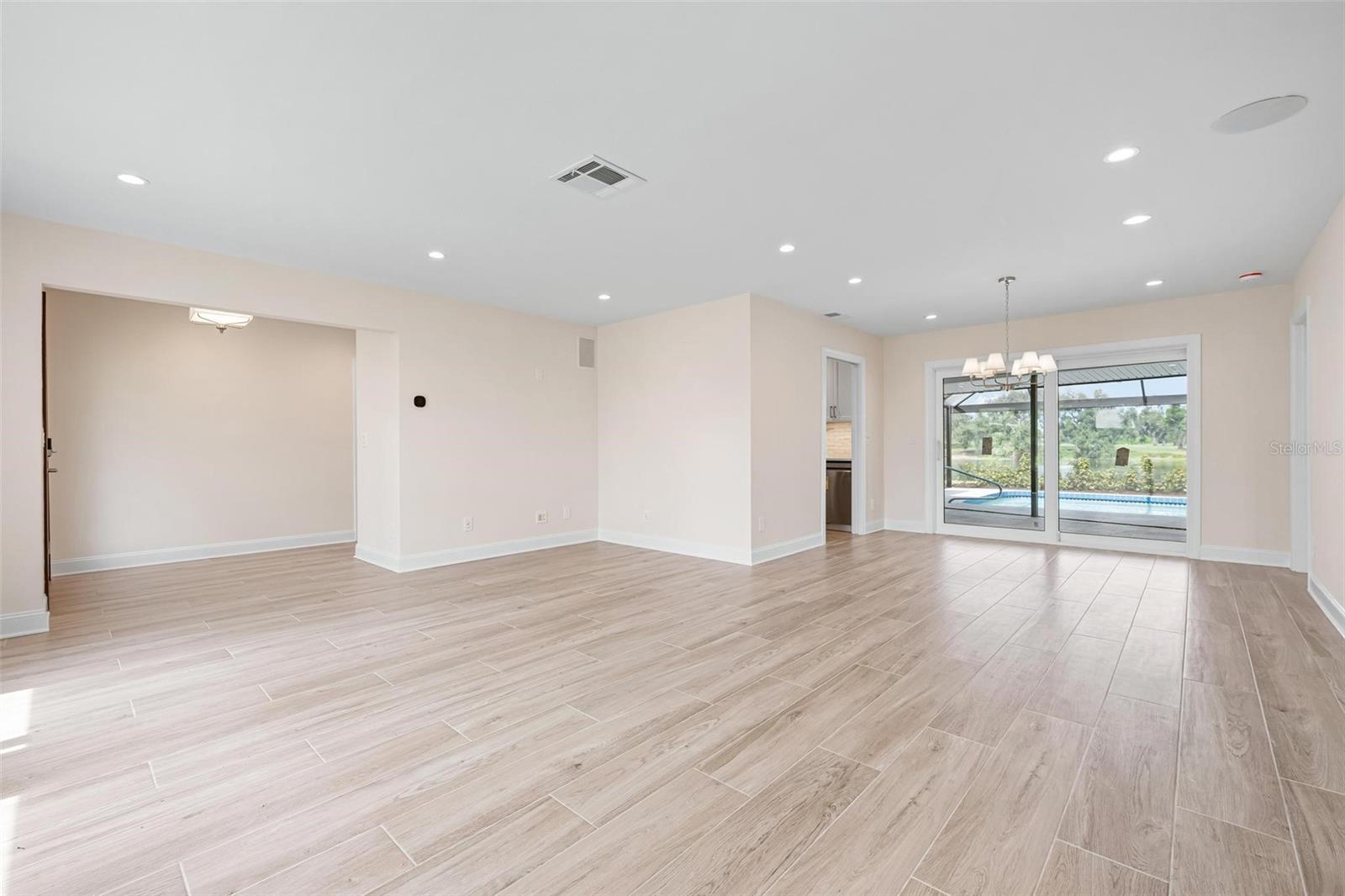 JACARANDA COUNTRY CLUB WEST VILLAGE - Residential