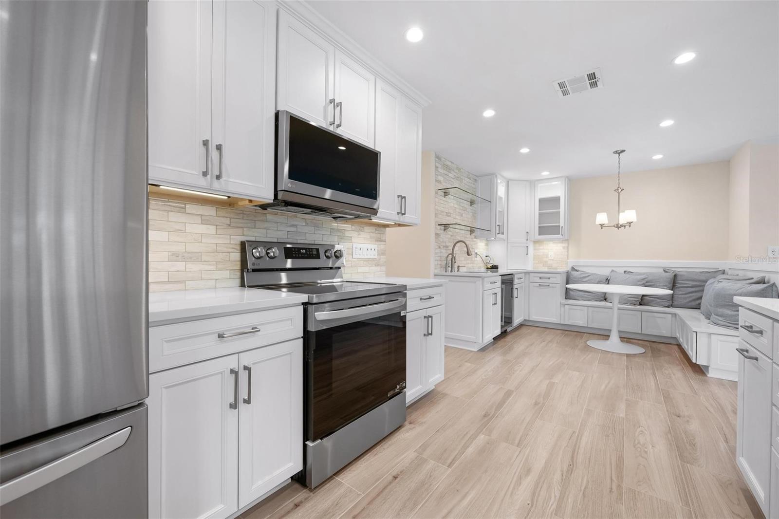 JACARANDA COUNTRY CLUB WEST VILLAGE - Residential