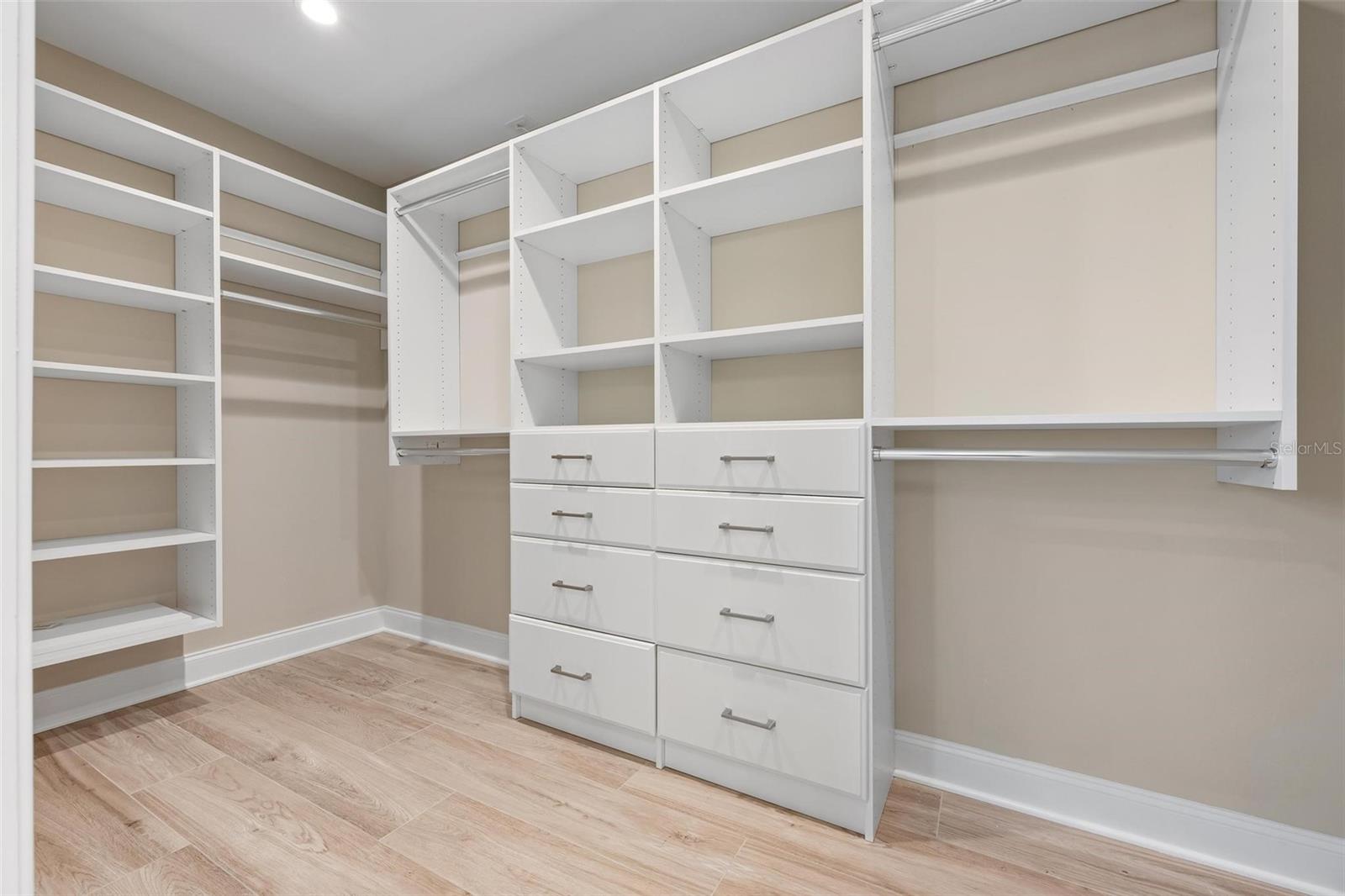 JACARANDA COUNTRY CLUB WEST VILLAGE - Residential