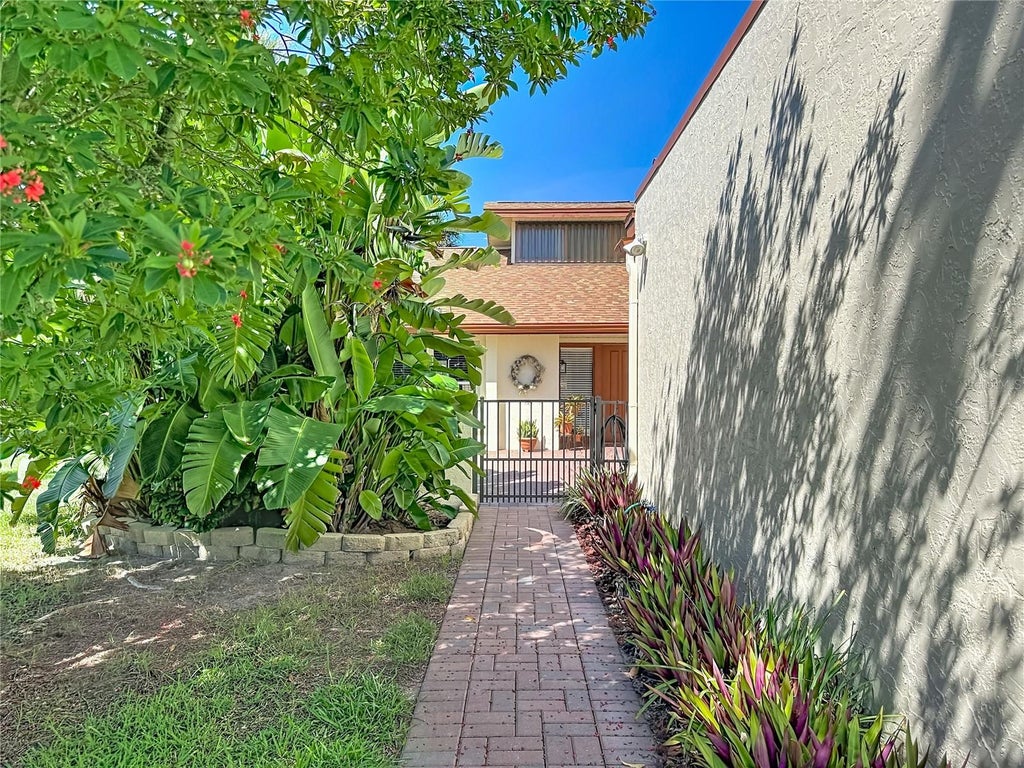 Photo of 6010 Courtside Drive, Bradenton, FL 34210 (MLS # A4705736)