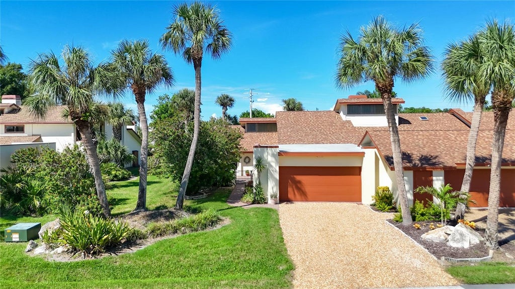 Photo of 6010 Courtside Drive, Bradenton, FL 34210 (MLS # A4705736)