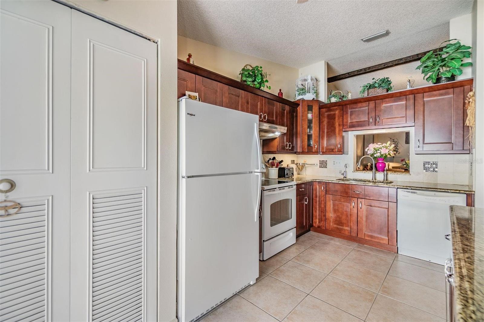 1333 SHADY PINE WAY B
