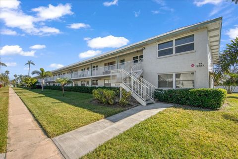 Condominium in ST PETERSBURG FL 5227 81ST LANE N.jpg