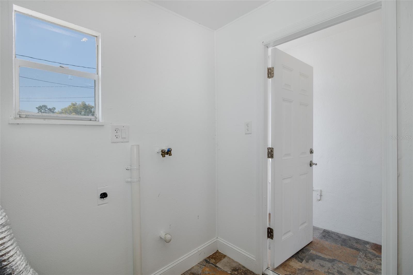 JASMINE LAKES - Residential Lease