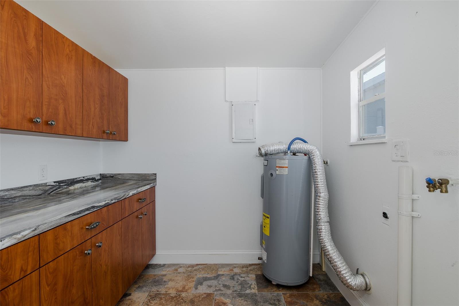 JASMINE LAKES - Residential Lease