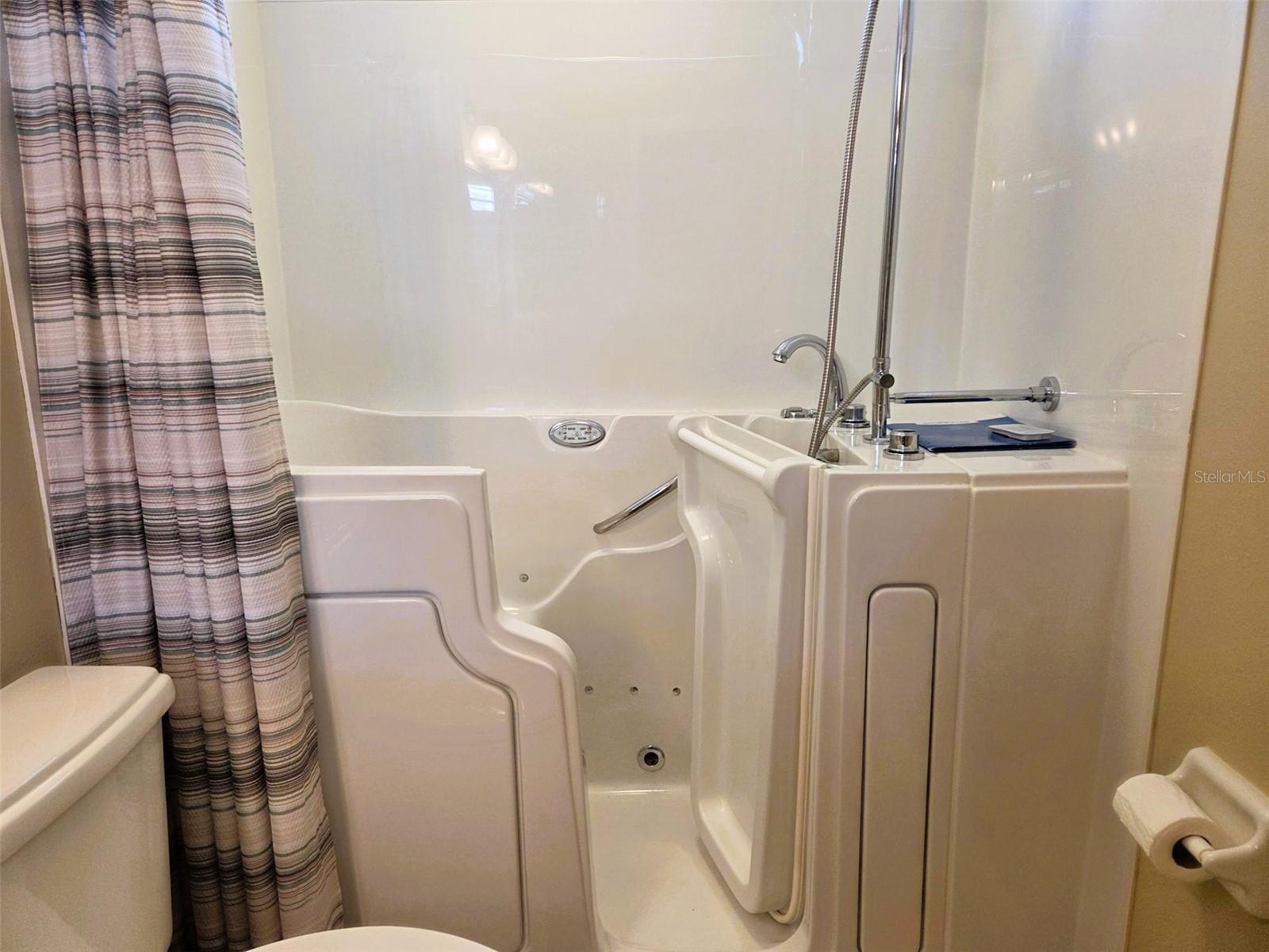 OAKWOOD MANOR - Residential