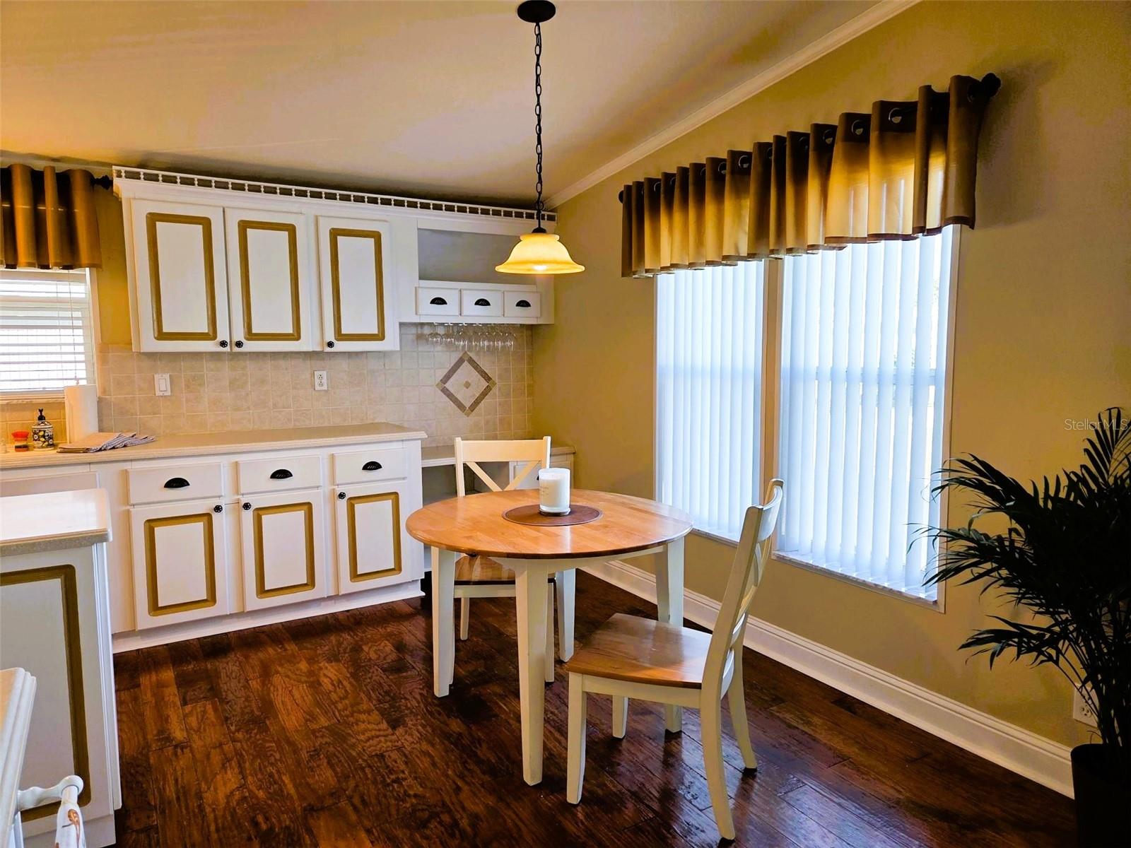 OAKWOOD MANOR - Residential