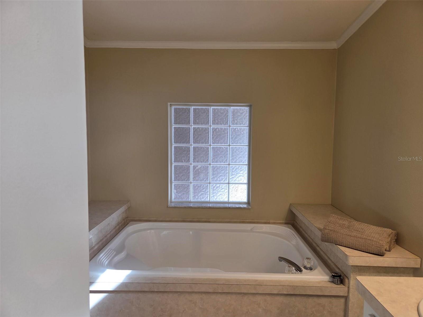 OAKWOOD MANOR - Residential