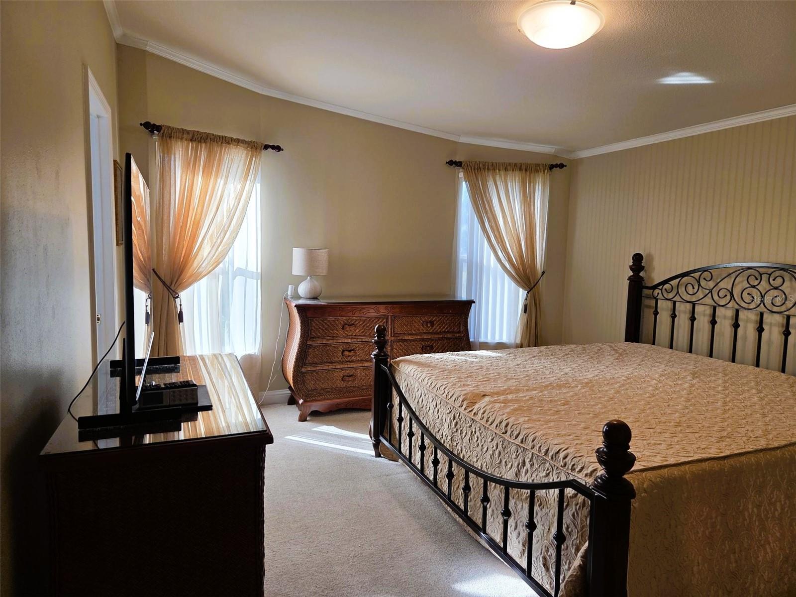 OAKWOOD MANOR - Residential