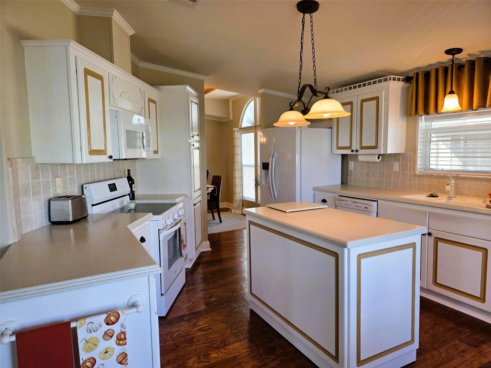 OAKWOOD MANOR - Residential