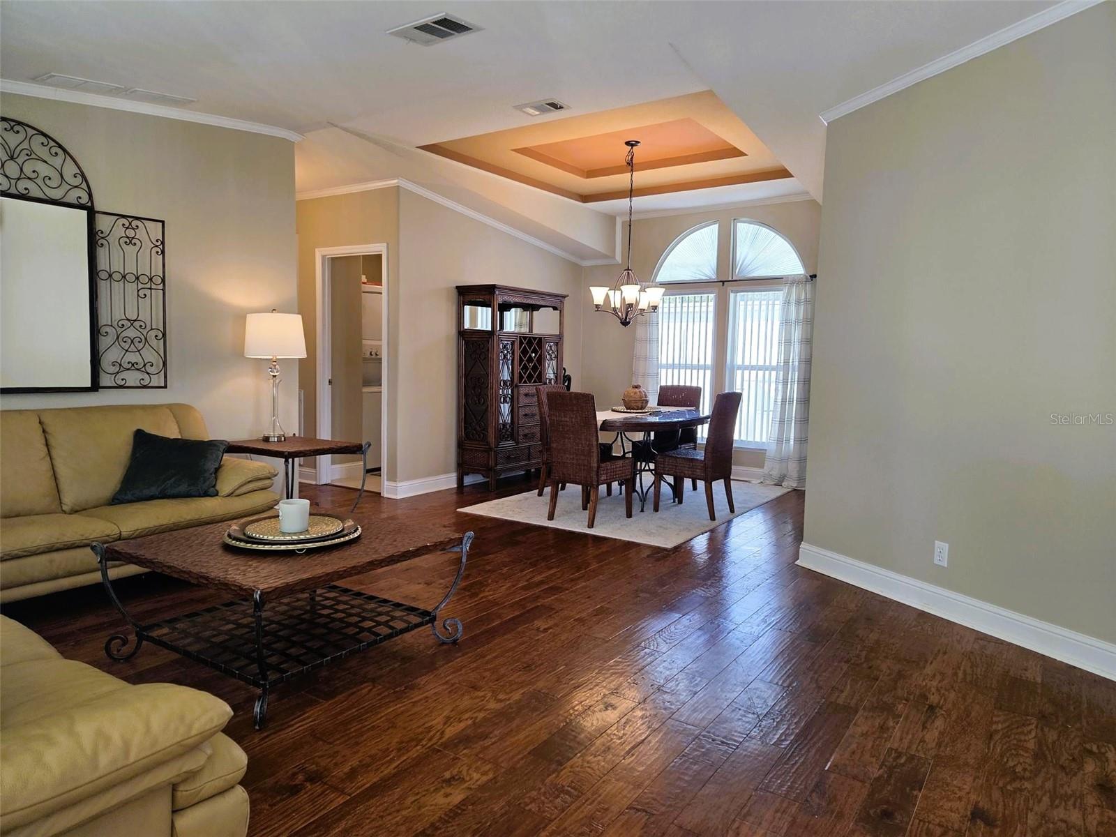 OAKWOOD MANOR - Residential