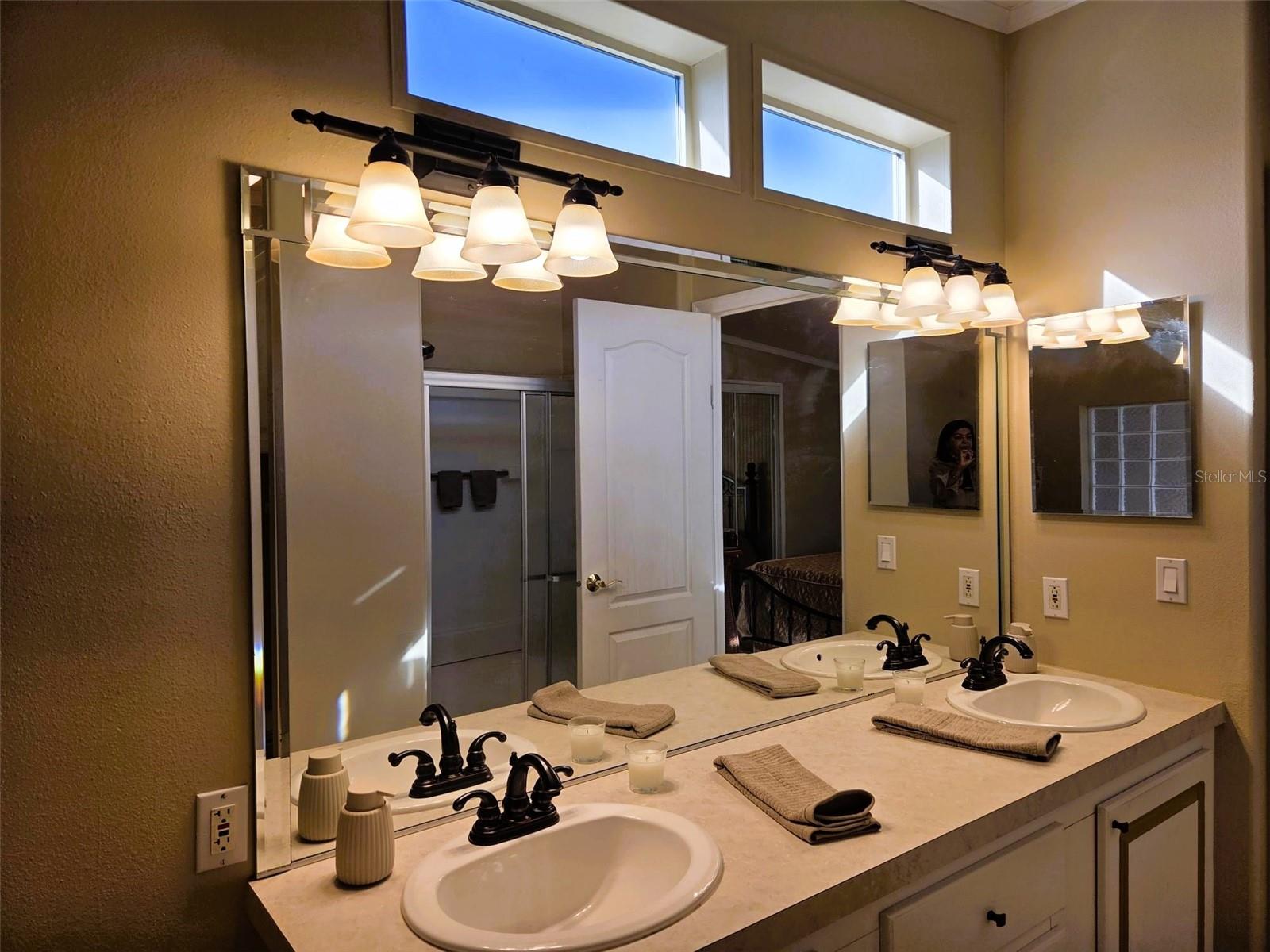 OAKWOOD MANOR - Residential