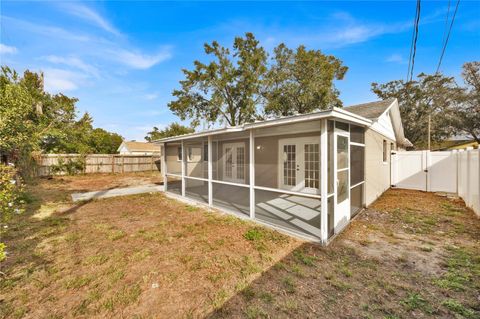 A home in LAKELAND