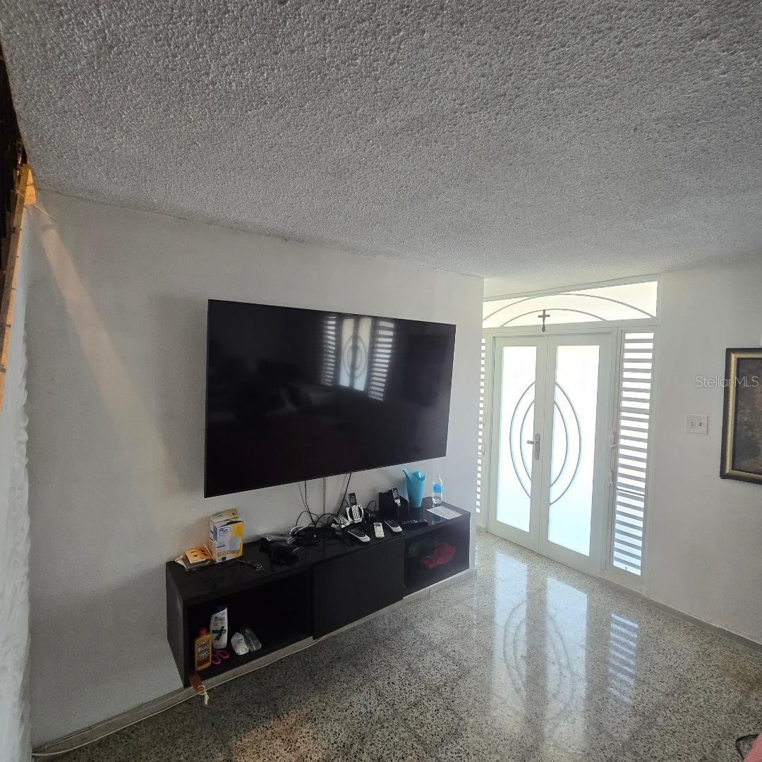 92 LEVITTOWN LAKES CALLE DOMINGO DELGADO