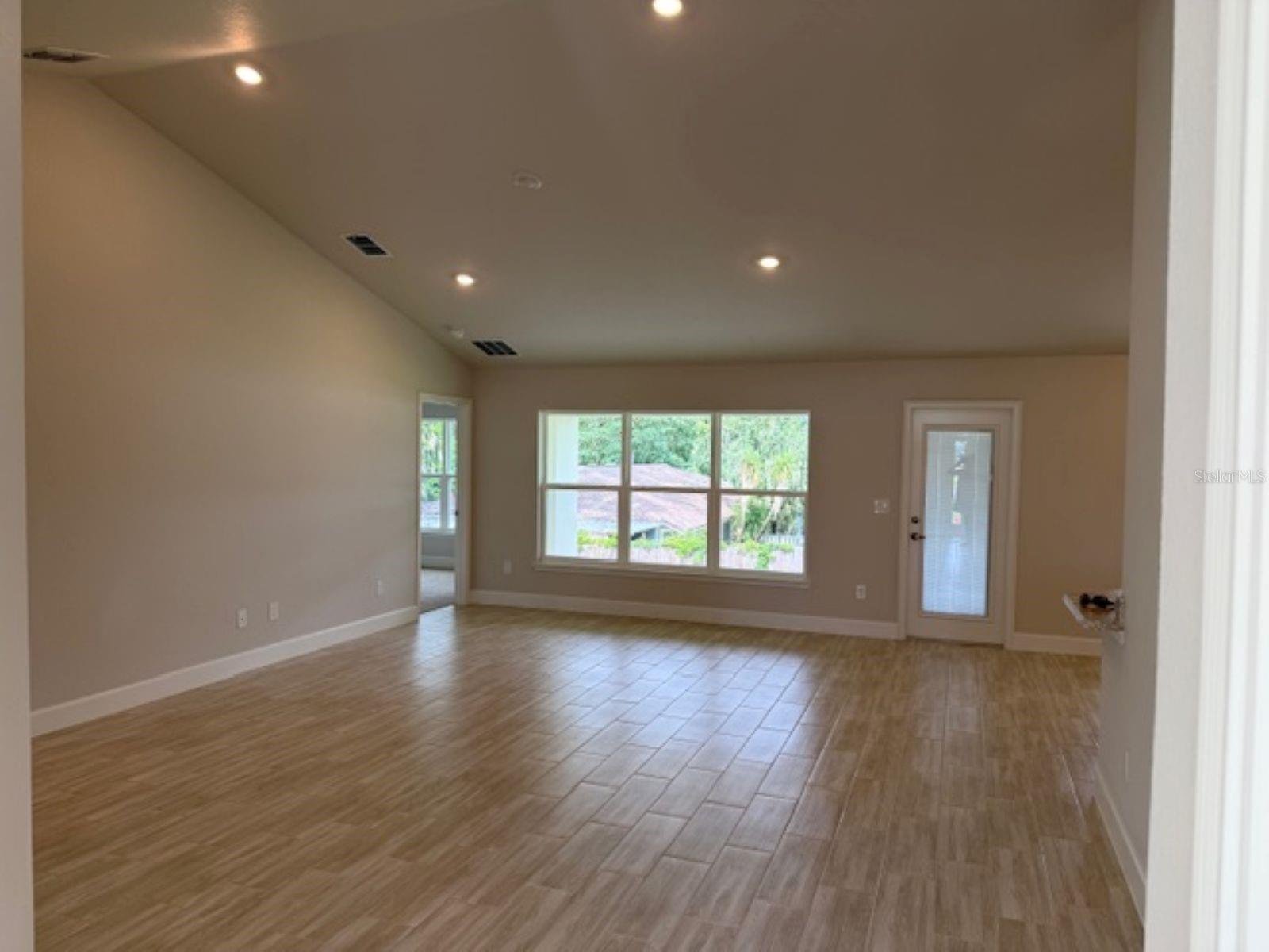 85 NW 45TH LOOP