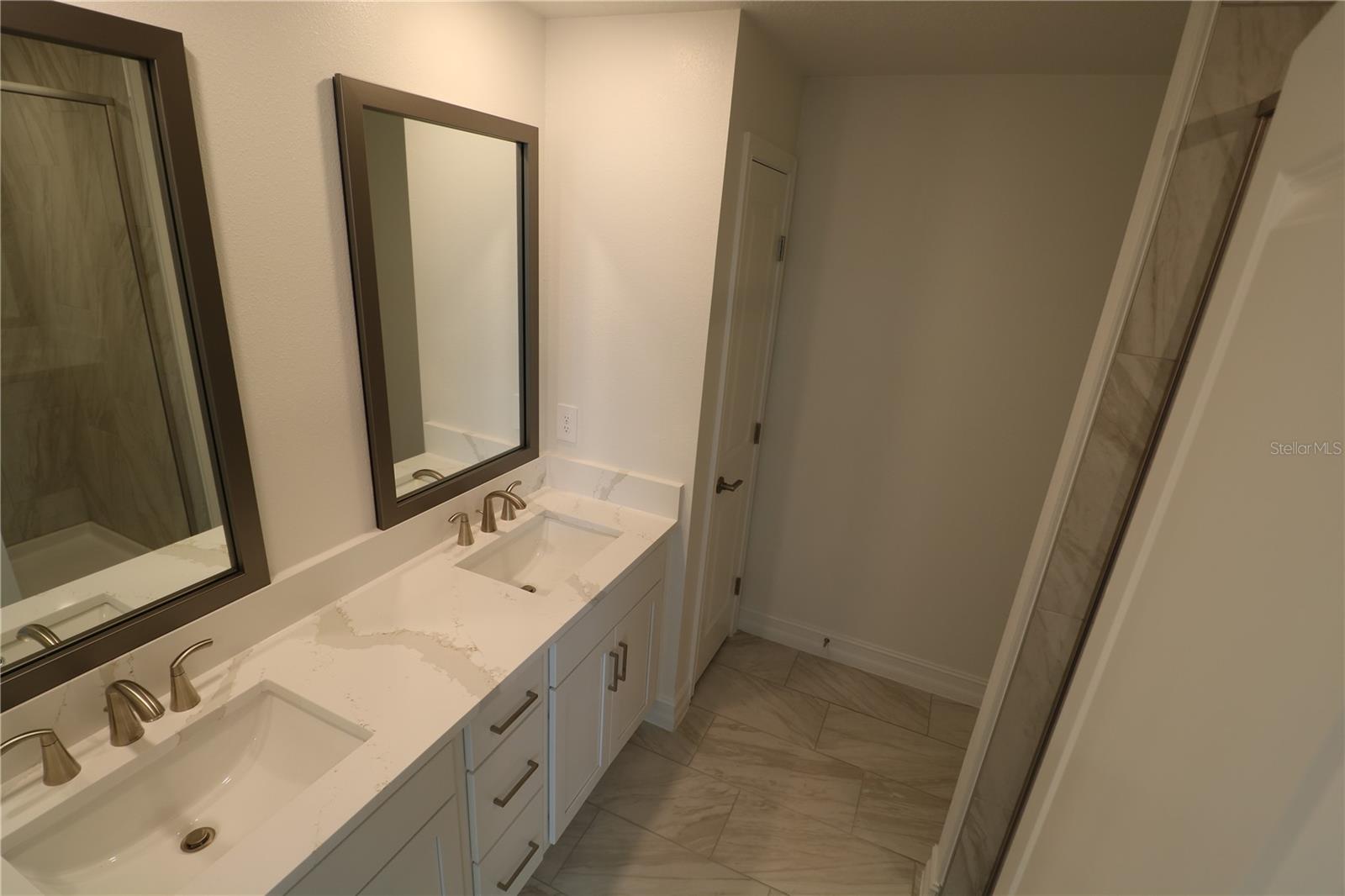 TOWNES AT MANHATTAN CROSSING - Residential Lease