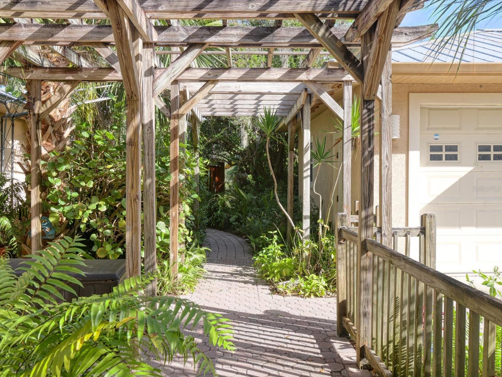 HIDDEN RIVER - Residential Lease