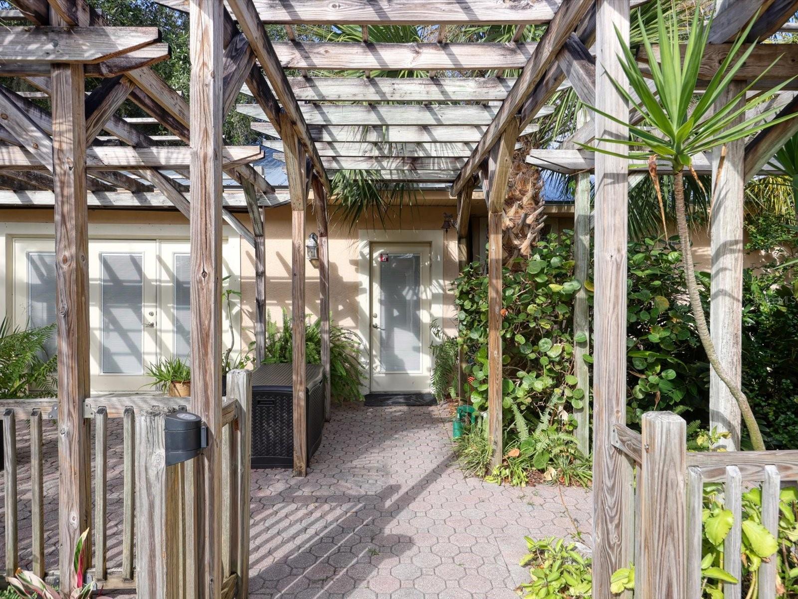 HIDDEN RIVER - Residential Lease