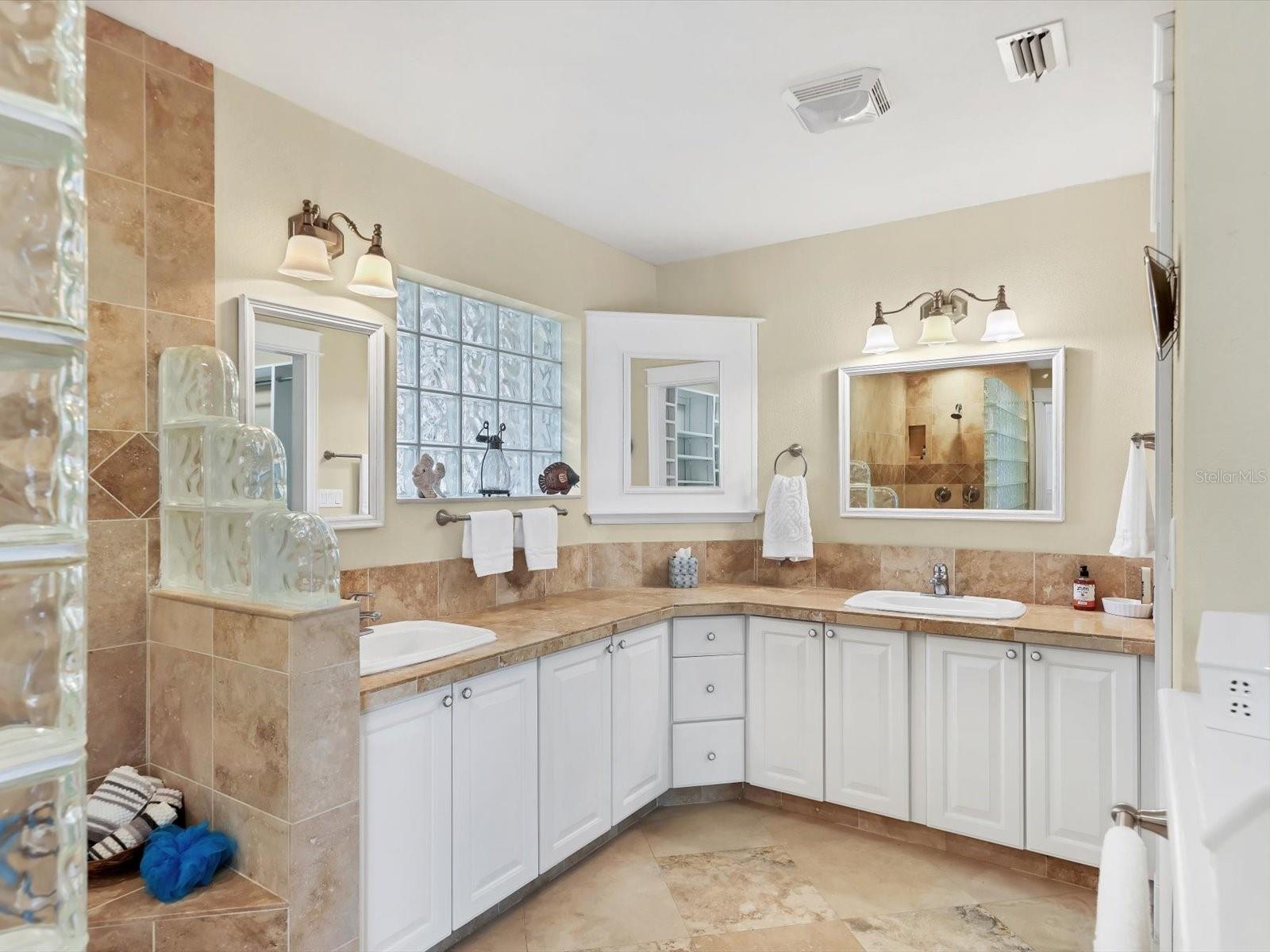 HIDDEN RIVER - Residential Lease