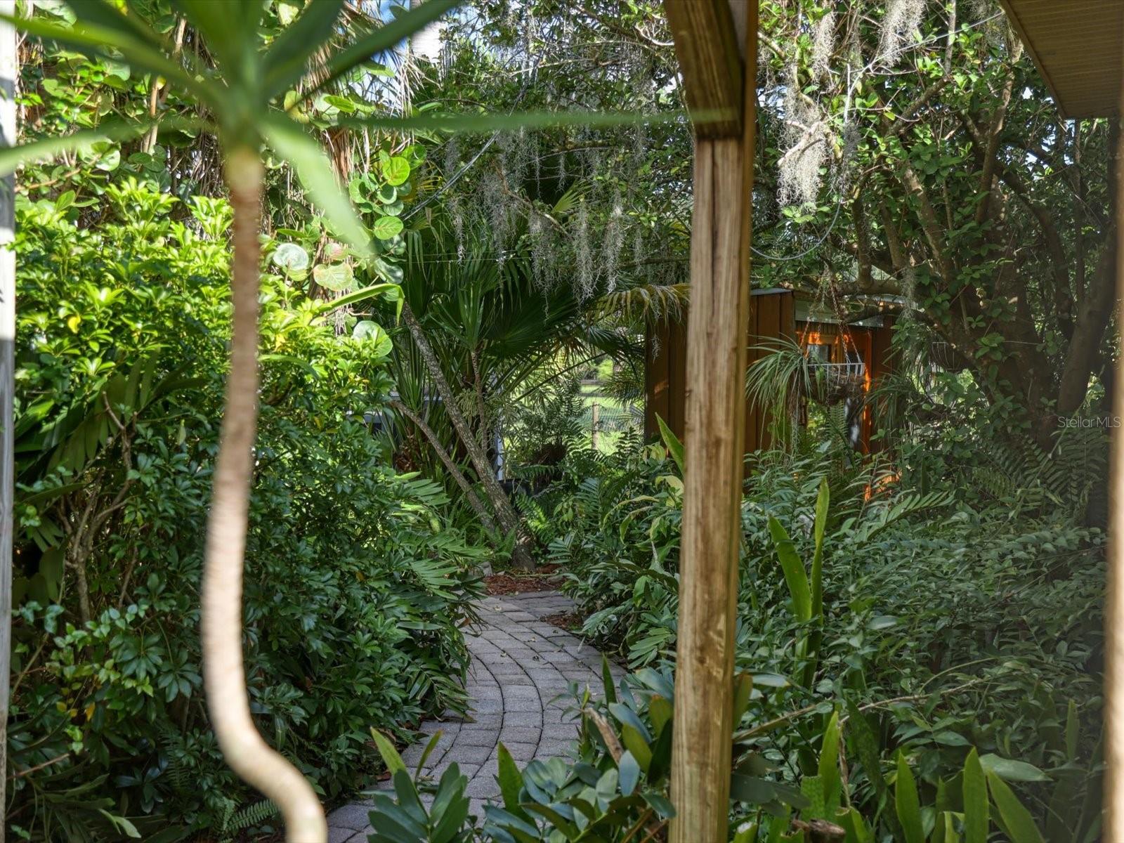 HIDDEN RIVER - Residential Lease