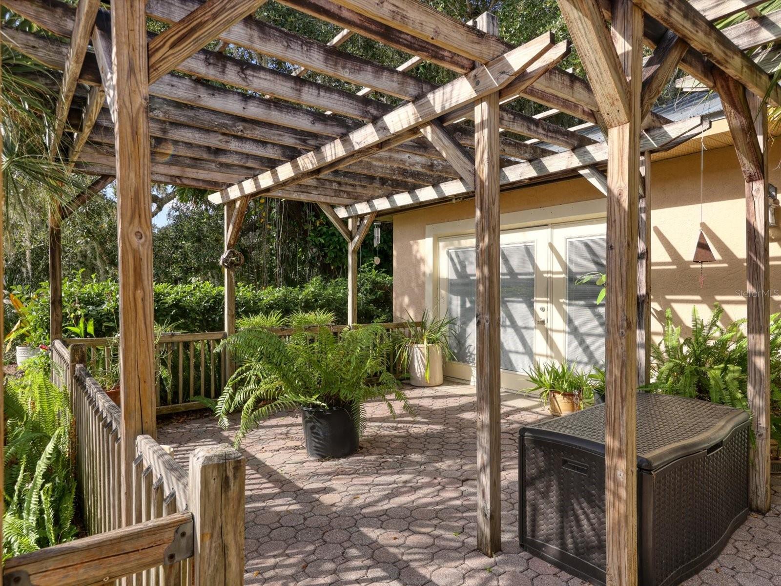 HIDDEN RIVER - Residential Lease