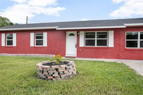 A home in DELAND