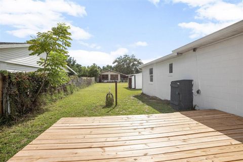 A home in DELAND