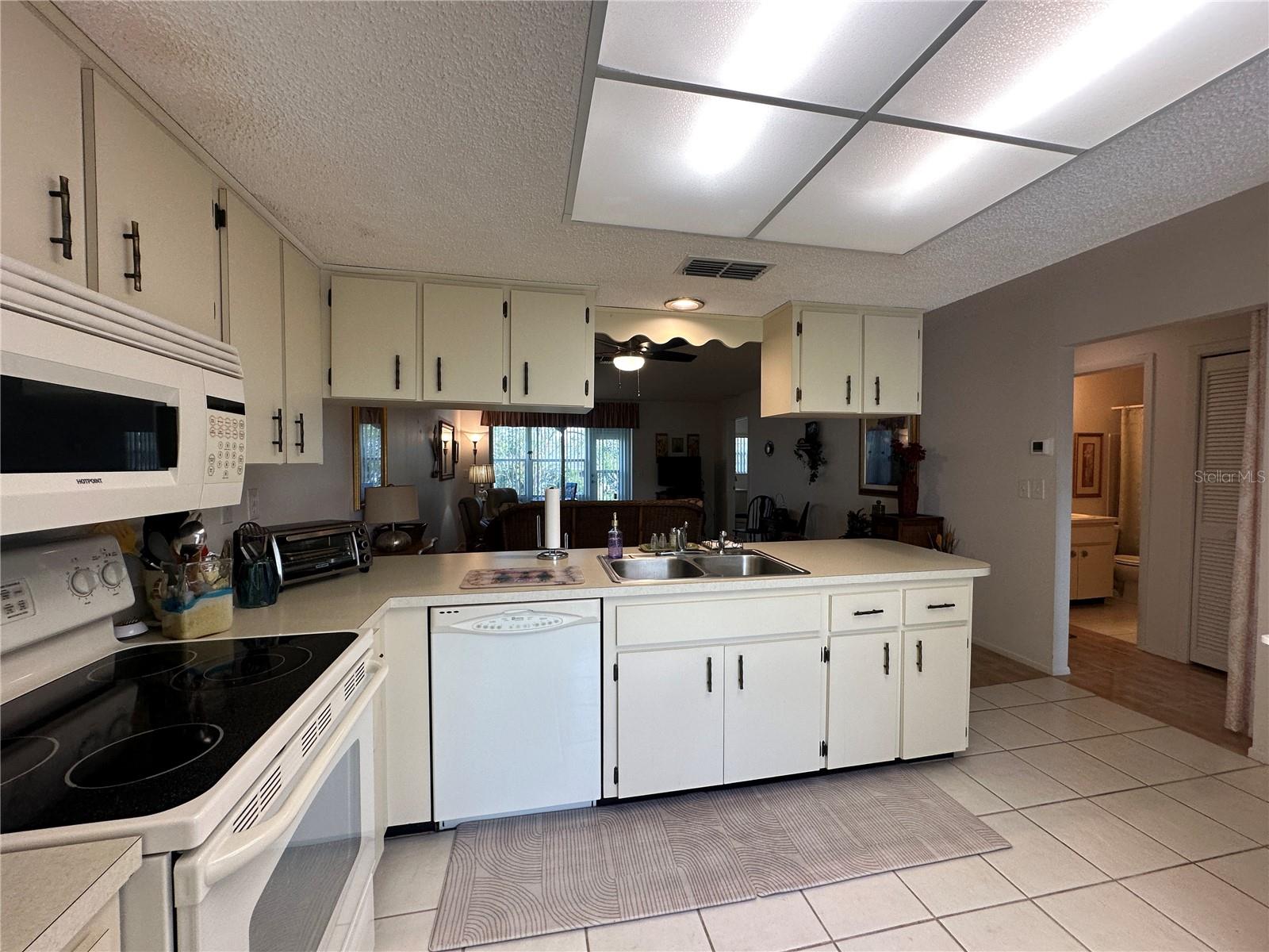 VILLAGE WOODS CONDO PH 02 - Residential