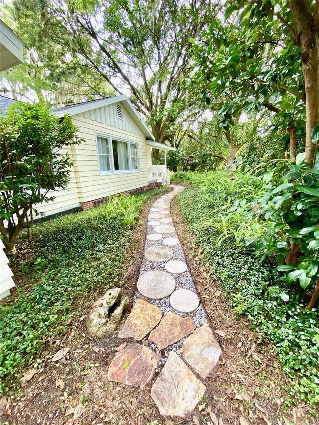 Photo of 1723 NW 7th Avenue, Gainesville, FL 32603 (MLS # GC538569)