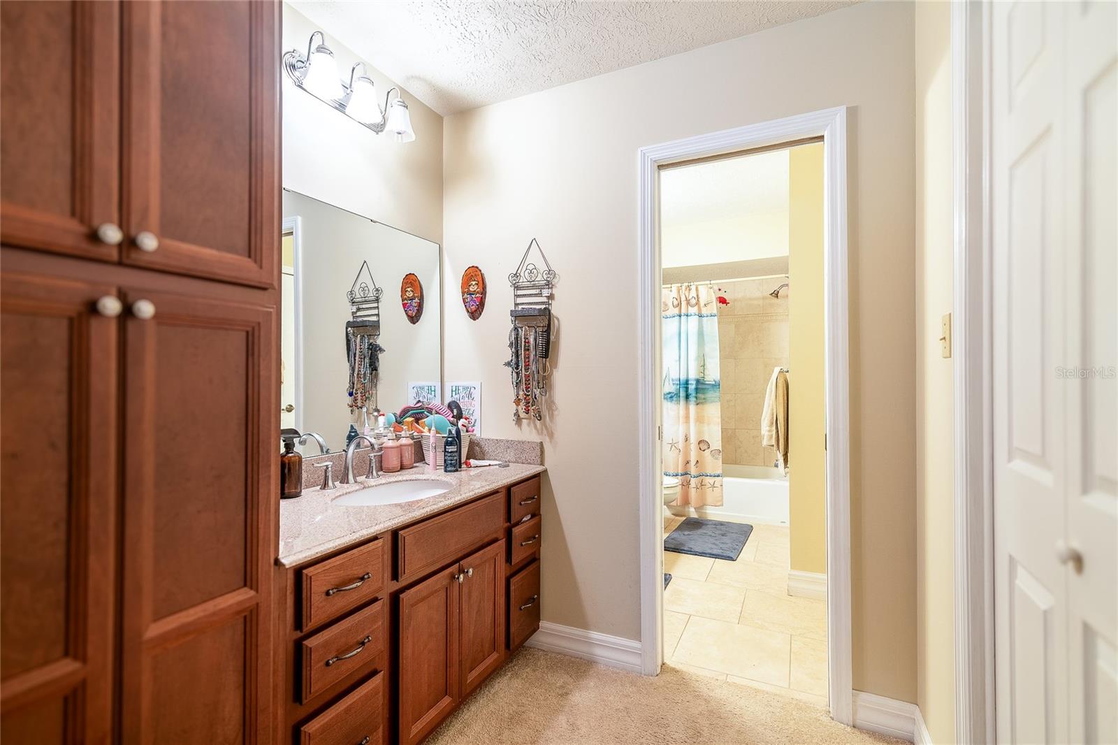 WOODBRIAR VILLAGE UNIT 4 - Residential Lease