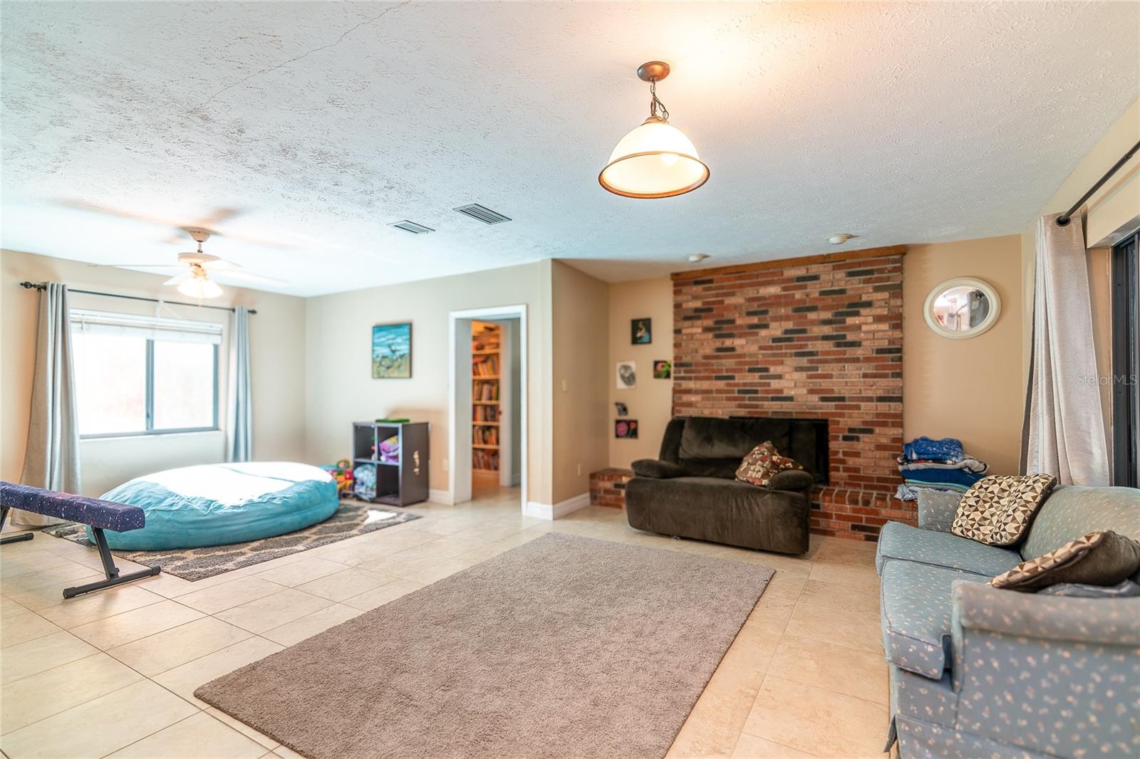 WOODBRIAR VILLAGE UNIT 4 - Residential Lease