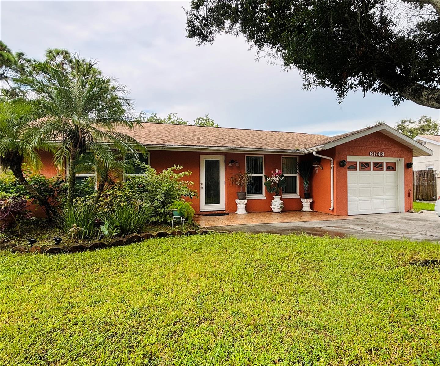 Move-In Ready Pool Home in the Heart of Pinellas Park!
Welcome to 6549 Creekview Terrace, a beautifully updated home offering comfort, efficiency, and Florida lifestyle living at its best. This property checks all the boxes: modern upgrades, inviting spaces, and a private backyard retreat with a screened-in pool and spa perfect for entertaining year-round.
Inside, you’ll find a renovated kitchen with granite countertops, plenty of cabinet space, and stainless steel appliances. The bathroom has been tastefully updated, and the home is equipped with hurricane impact windows, and a tankless water heater for energy efficiency. A brand-new roof (2024) means peace of mind for years to come.
This home also features a versatile bonus room, ideal as a home office, guest space, or even potential rental income. The flexible floor plan gives you options to make it fit your lifestyle.
Step outside and enjoy your private Florida oasis, a screen-enclosed pool and spa area with plenty of space for lounging, barbecues, and gatherings. Mature landscaping in the front yard adds to the home’s welcoming curb appeal.
All of this in a prime location near Park Blvd, giving you quick access to shopping, dining, entertainment, schools, and major roadways. You’re just minutes from downtown St. Pete, Clearwater, Tampa, and the world-famous Gulf beaches.
With its updates, pool, and unbeatable location, this home is priced to sell and will not last long. Don’t wait, schedule your private showing today and make this Pinellas Park gem yours before it’s gone!
