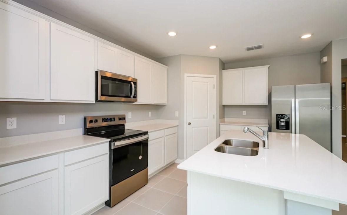 CALDERA PH 3 & 4 - Residential Lease