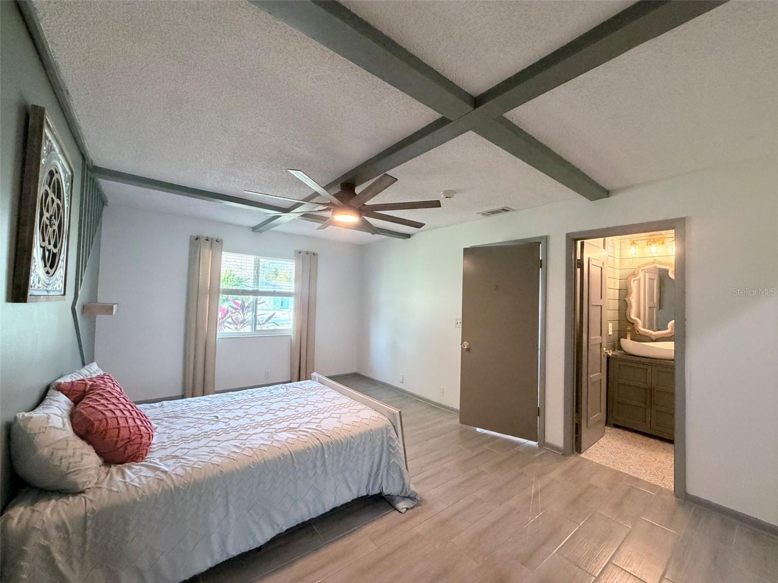 PALM HARBOR CENTER PH01 - Residential Lease