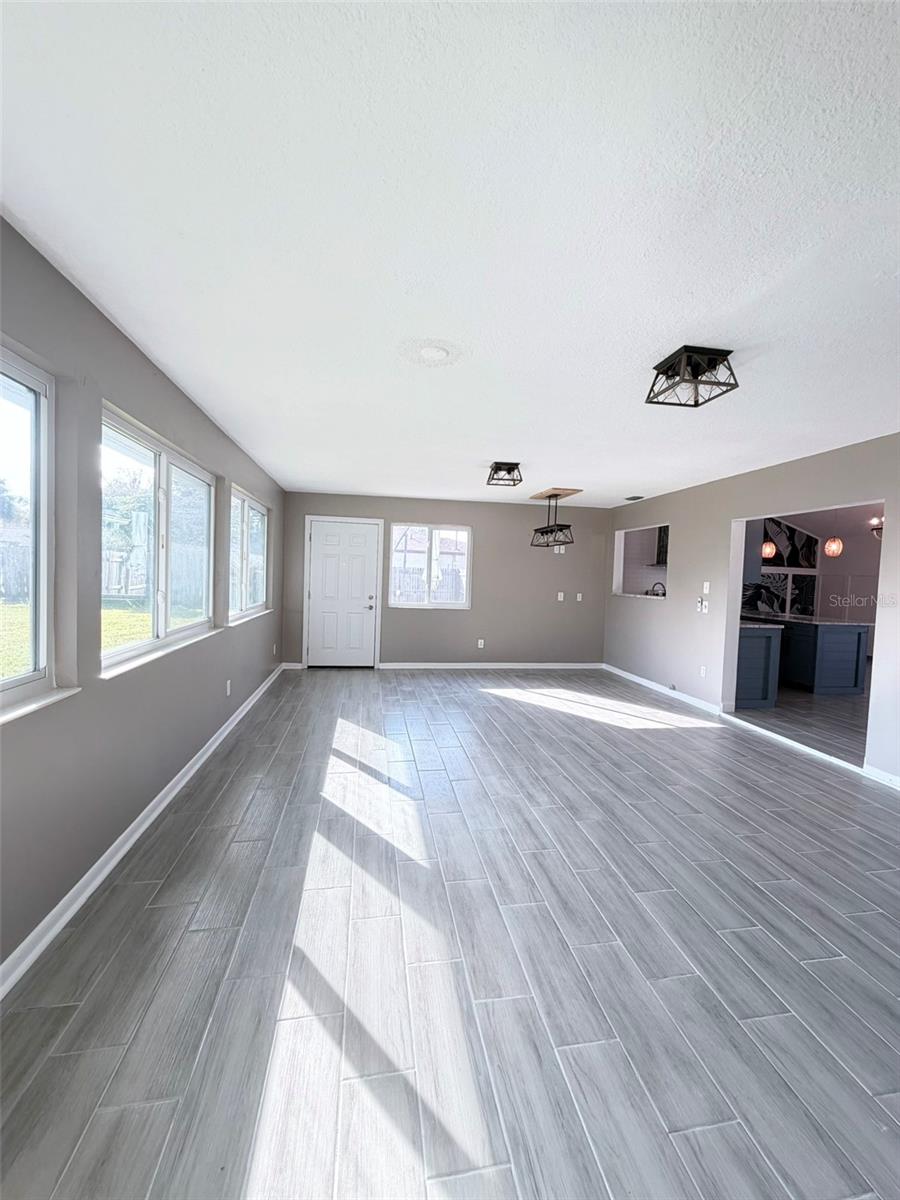 PALM HARBOR CENTER PH01 - Residential Lease