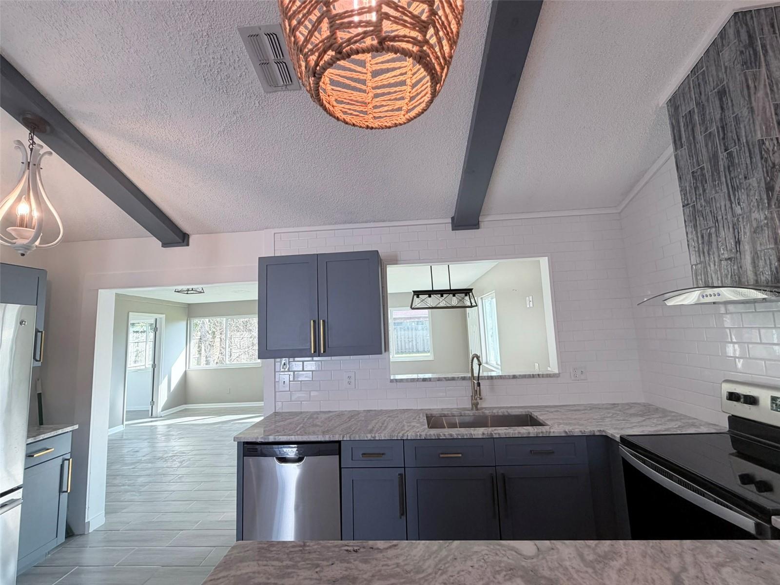 PALM HARBOR CENTER PH01 - Residential Lease