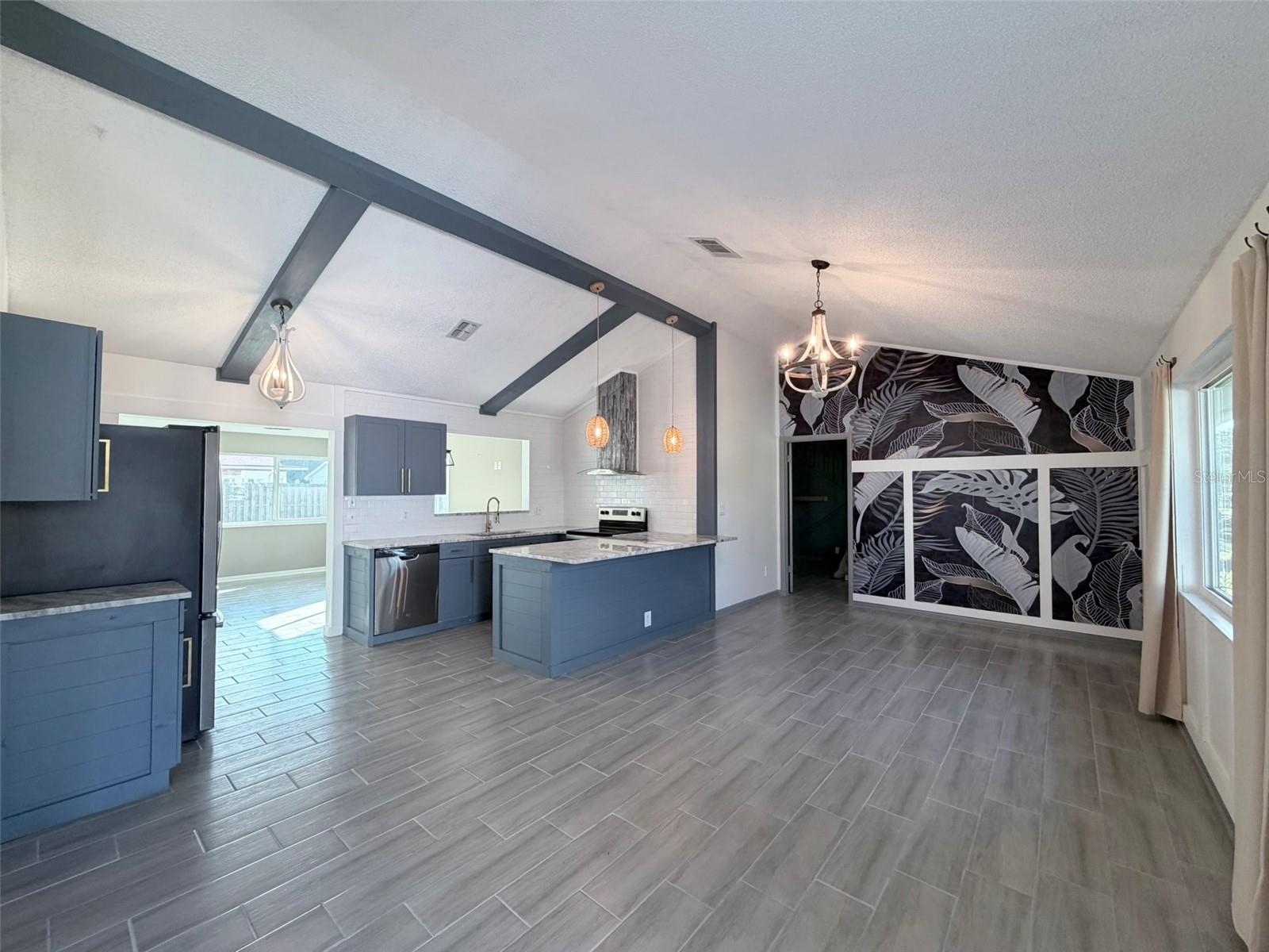 PALM HARBOR CENTER PH01 - Residential Lease