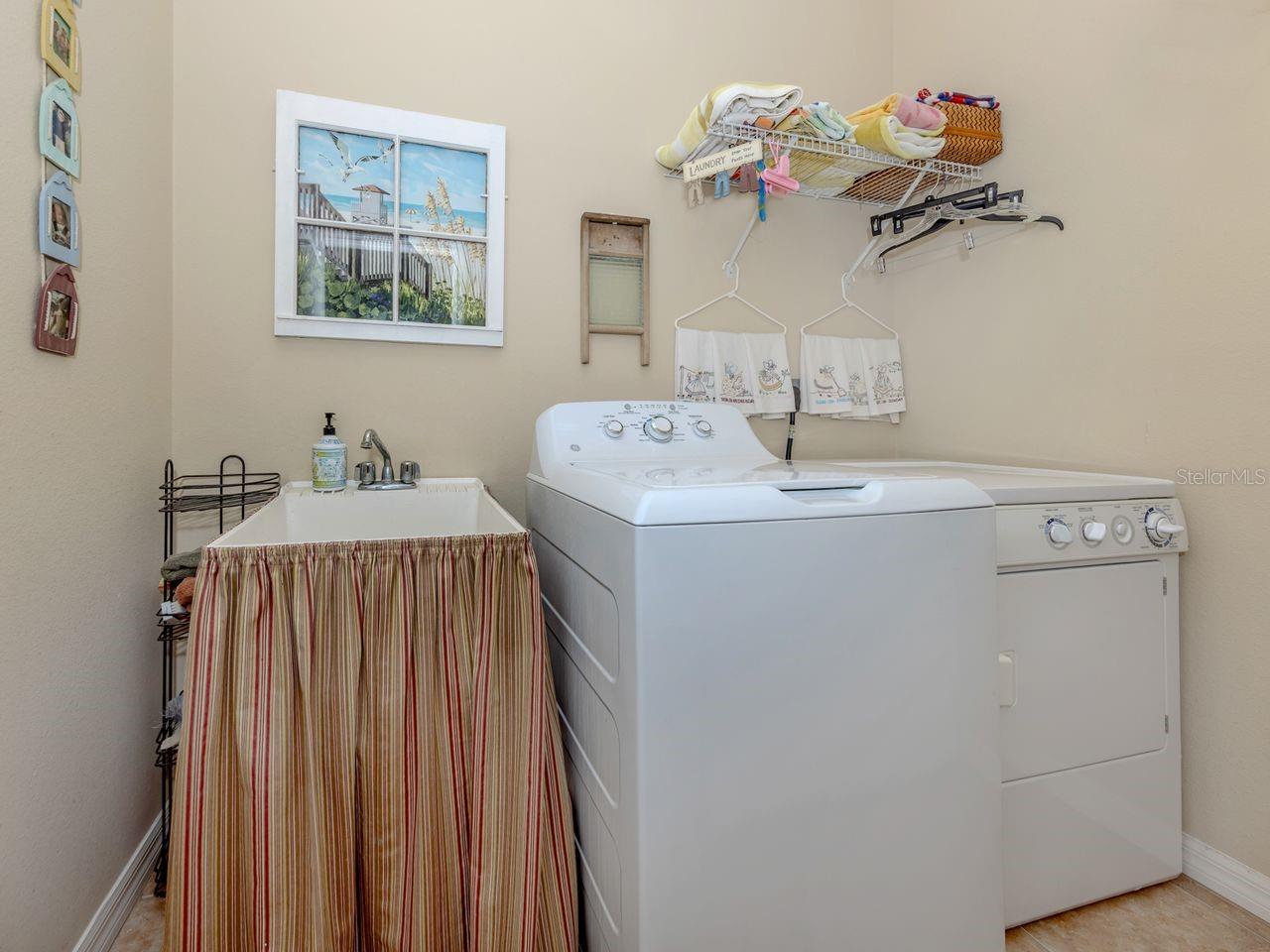 THE LAKES OF JACARANDA - Residential