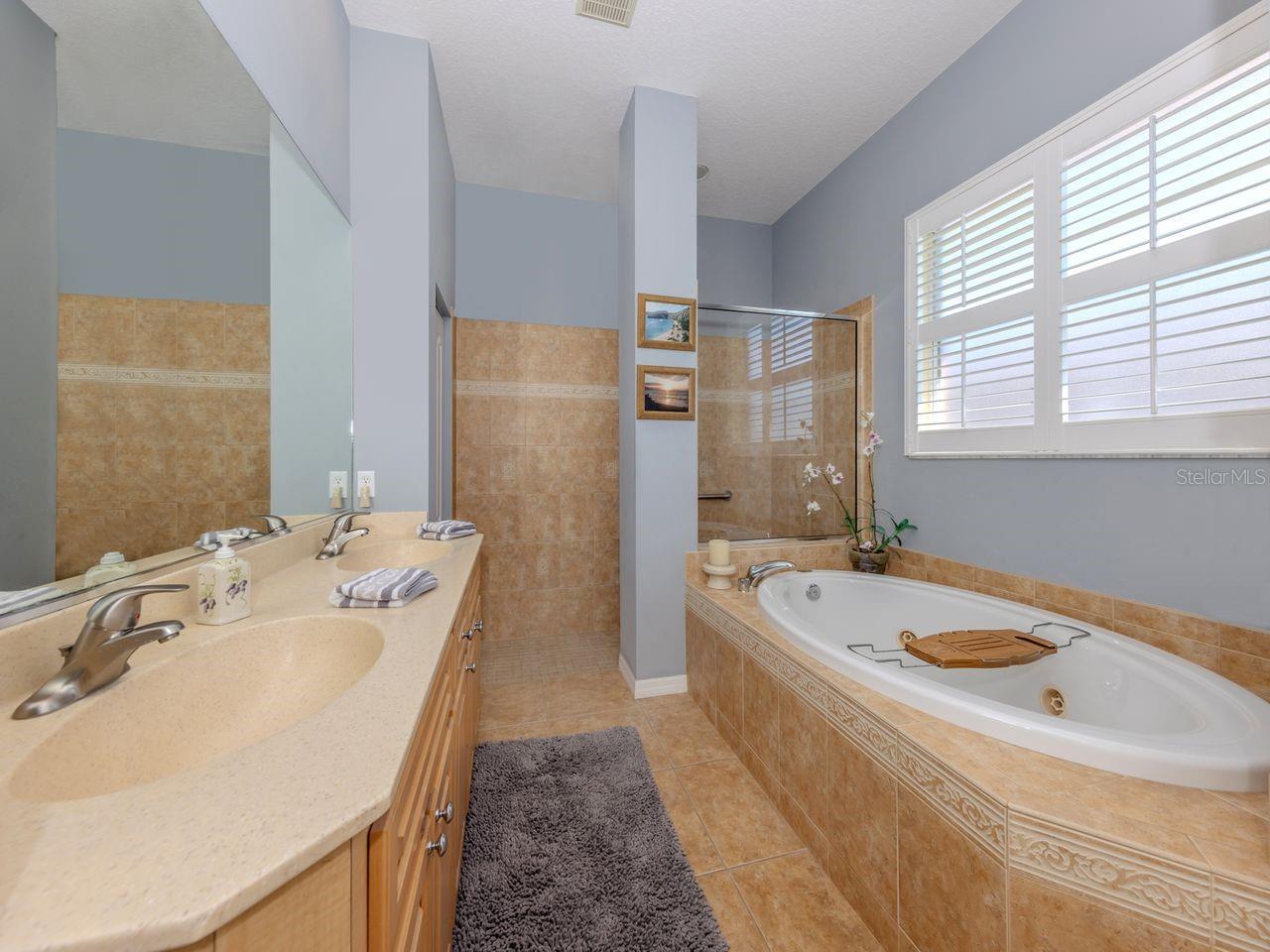 THE LAKES OF JACARANDA - Residential