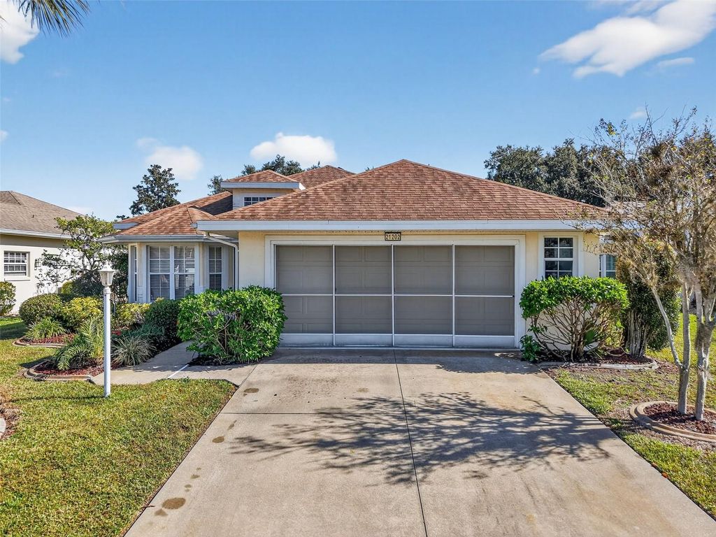 Photo of 21202 Braveheart Drive, Leesburg, FL 34748 (MLS # G5104368)