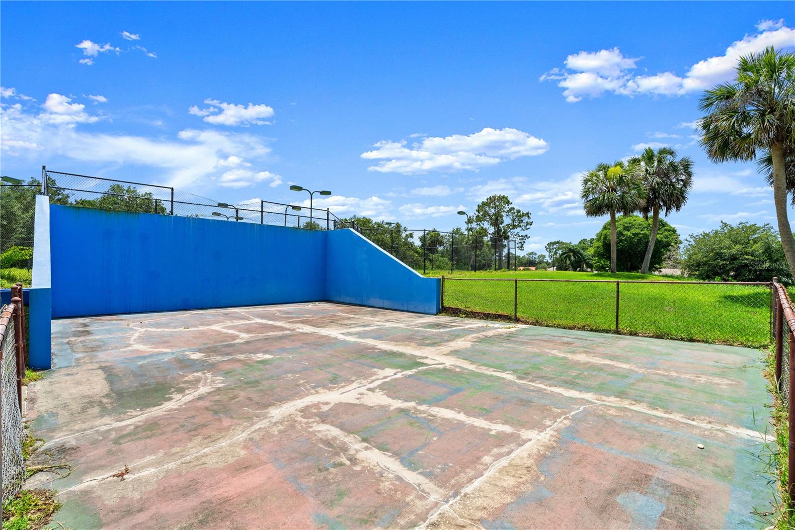 HAWKS LANDING AT PELICAN BAY CONDO PH 01-06 AMD 01 - Residential