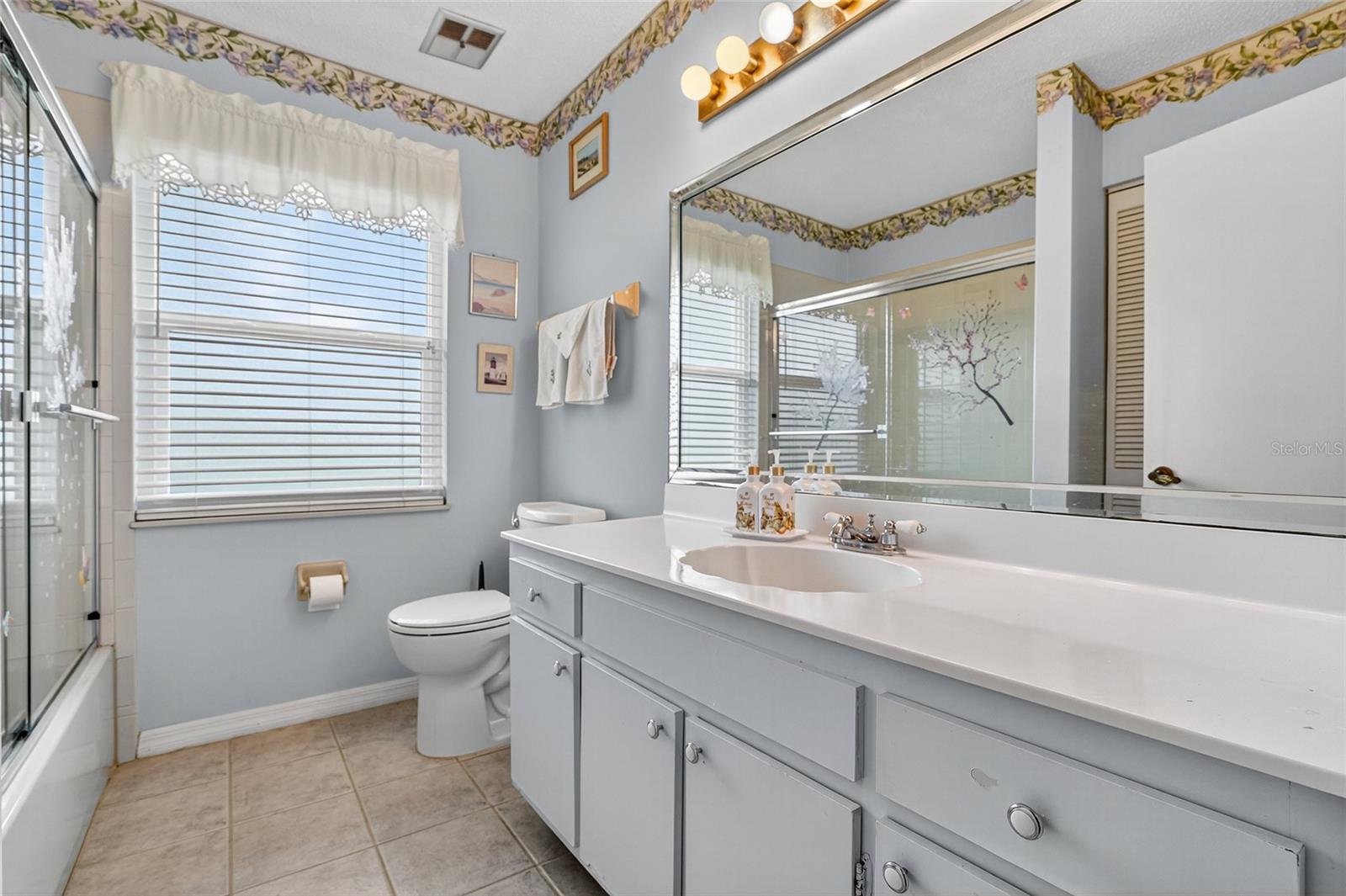 HAWKS LANDING AT PELICAN BAY CONDO PH 01-06 AMD 01 - Residential