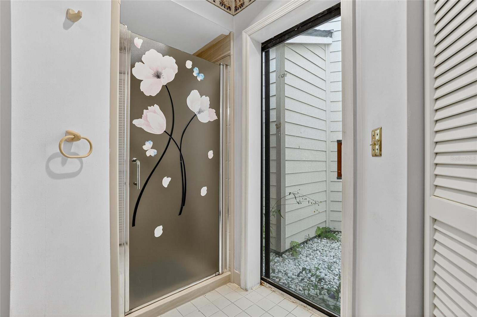 HAWKS LANDING AT PELICAN BAY CONDO PH 01-06 AMD 01 - Residential