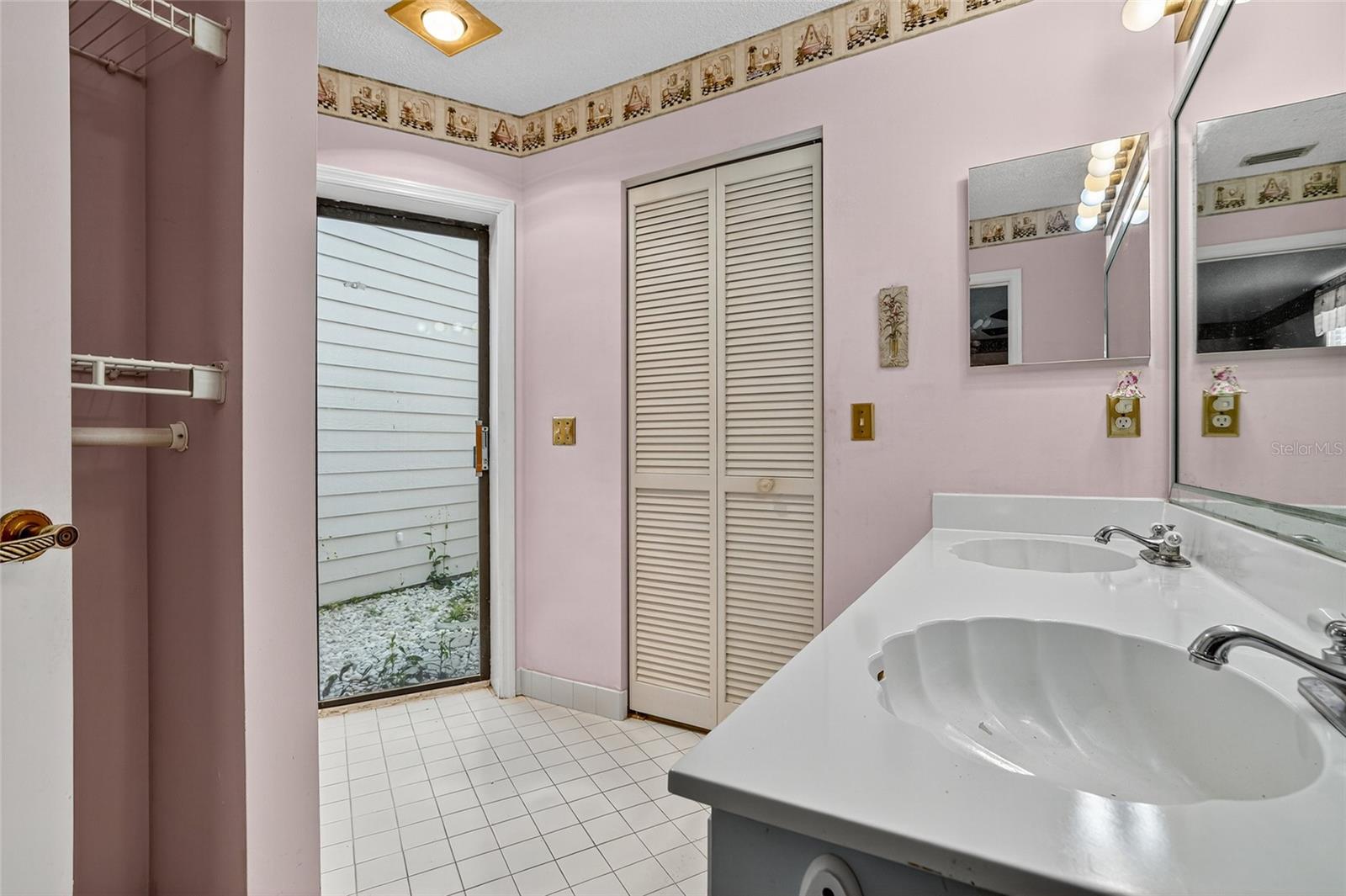 HAWKS LANDING AT PELICAN BAY CONDO PH 01-06 AMD 01 - Residential