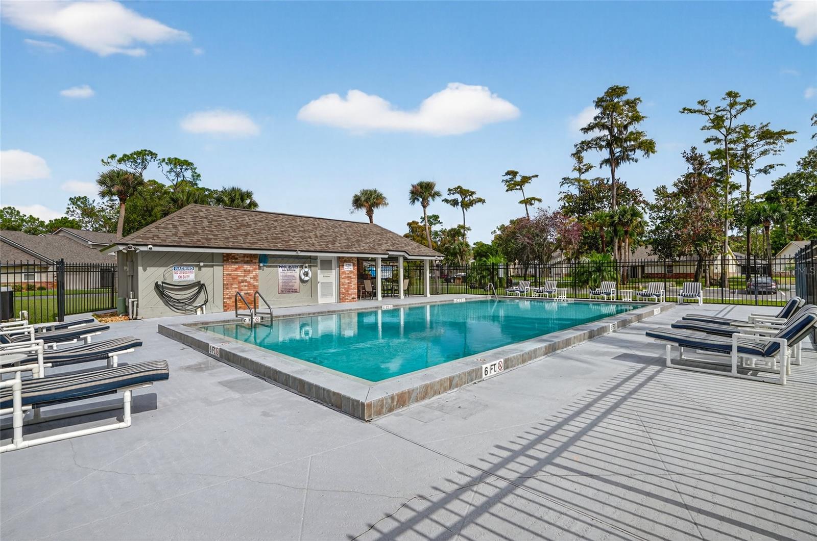 HAWKS LANDING AT PELICAN BAY CONDO PH 01-06 AMD 01 - Residential